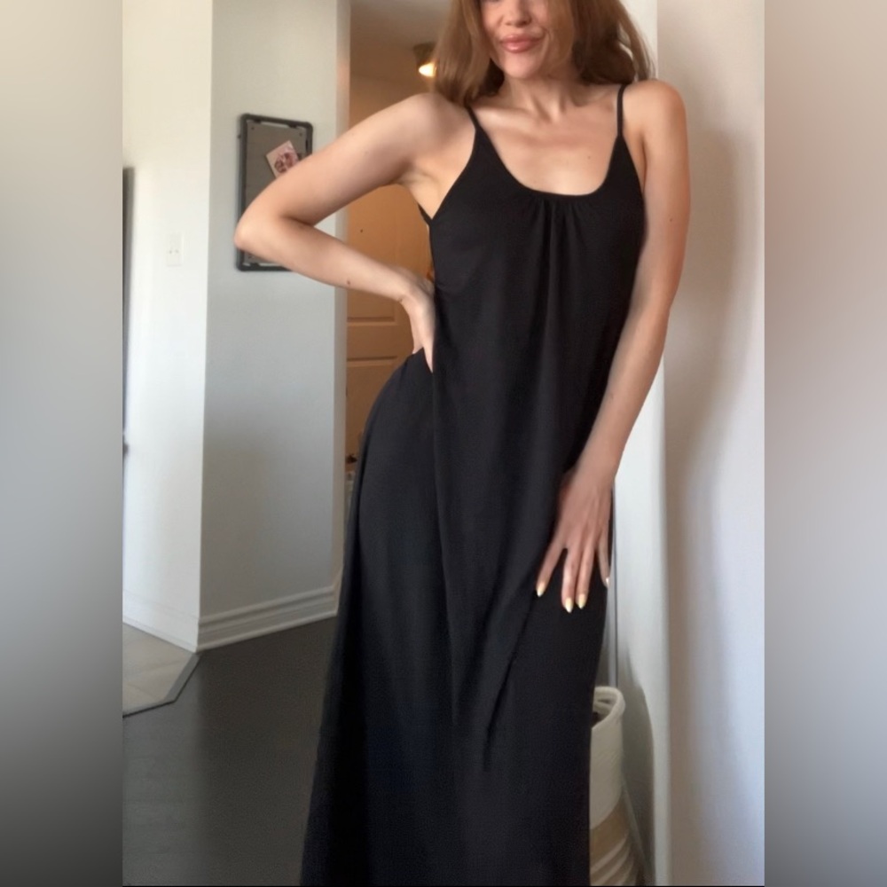 Elegant Black Women's Dress - Picture 3 of 11